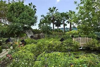 Hopewell Silent Waters Villa מלון
